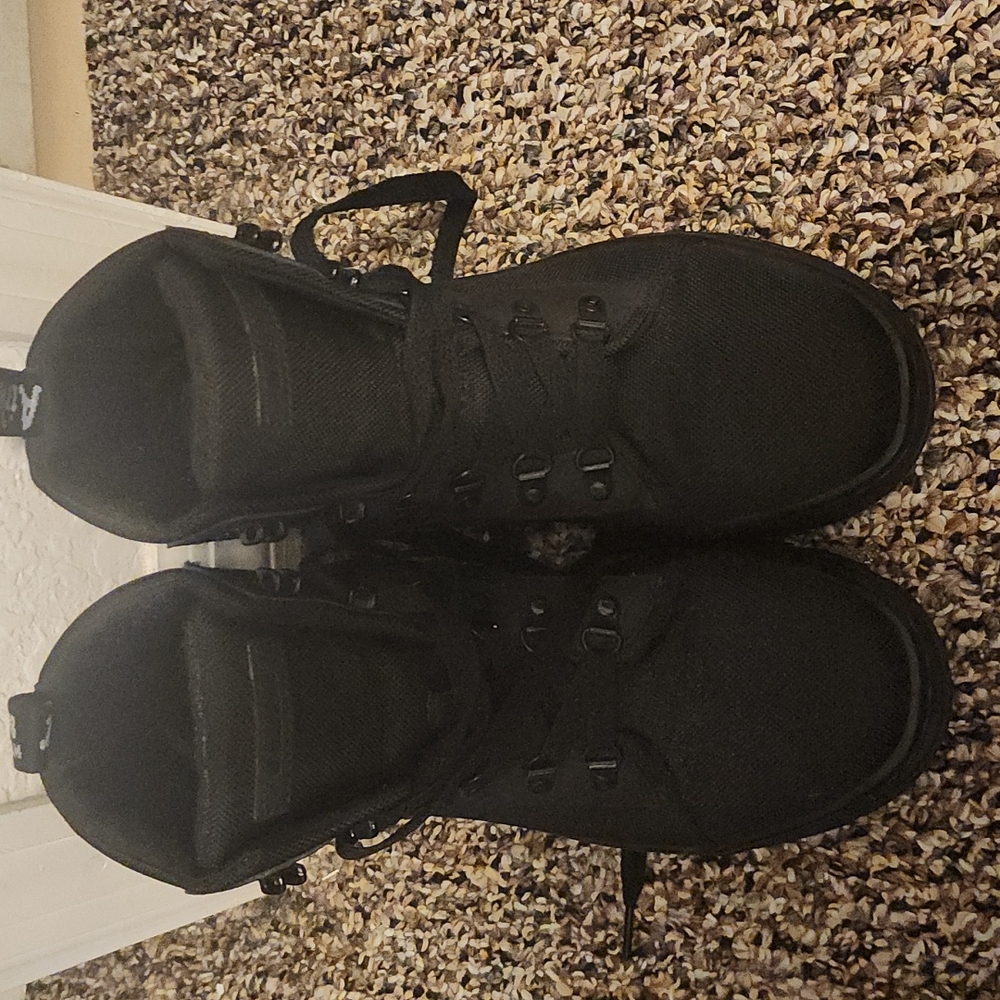 Dr martens combat boots